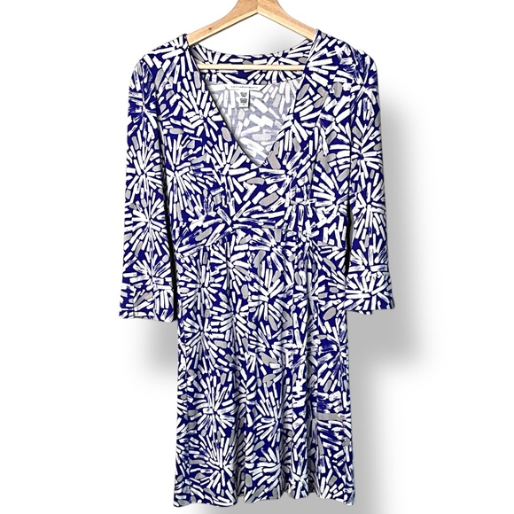 DIANE VON FURSTENBERG Consuelo Silk Day Dress Vee Neckline Popover Style Sz 8 - Picture 3 of 10